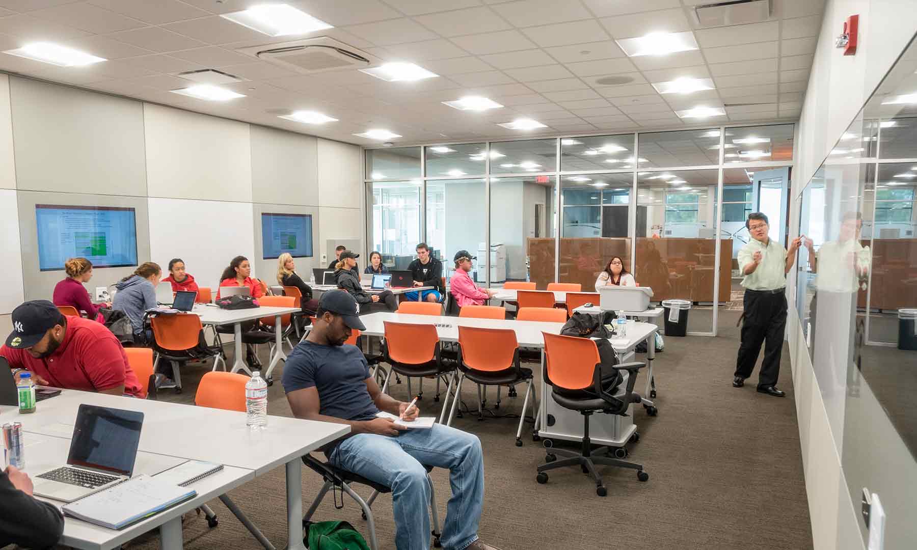 Study Finance in College