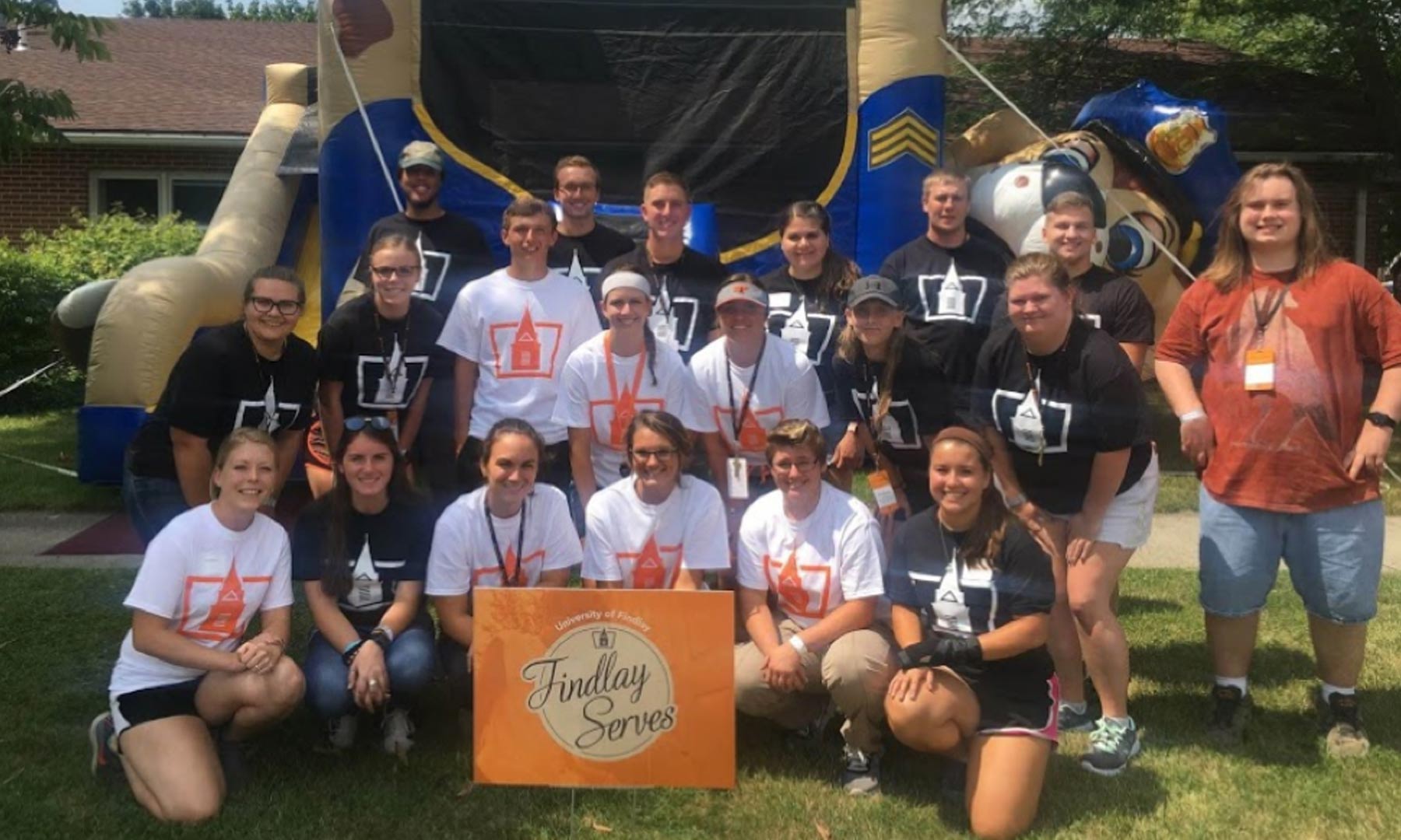 Students volunteering