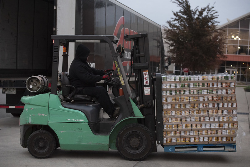 2HelpingHands_53305760400_ee2488dc57_c