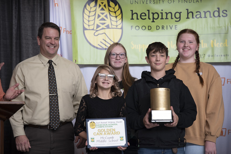 6HelpingHands_53305639443_06902f9c4d_c